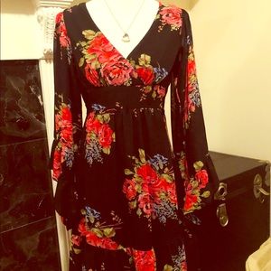 Betsy Johnson Bell Sleeve Runway Floral Dress 🌹